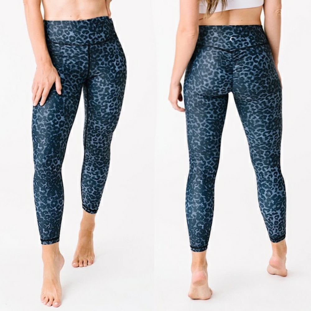 ZYIA Active Stone Leopard Scrunchy Light & Luxe Leggings